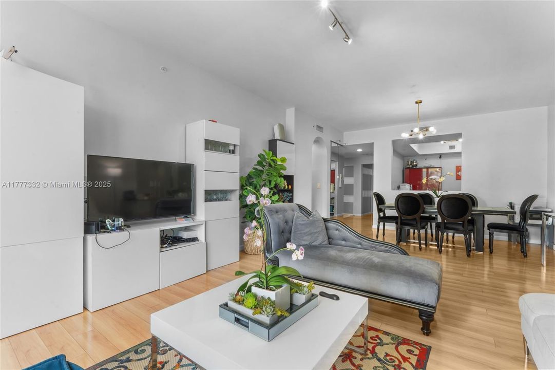 Recently Sold: $567,000 (2 beds, 3 baths, 1750 Square Feet)