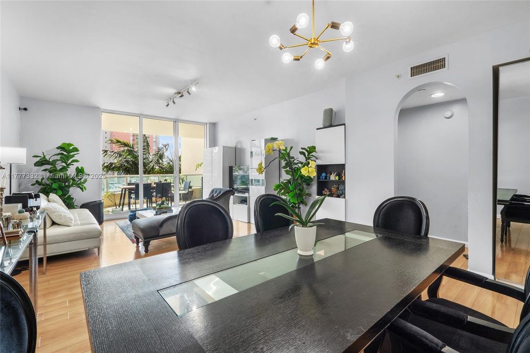 Recently Sold: $567,000 (2 beds, 3 baths, 1750 Square Feet)