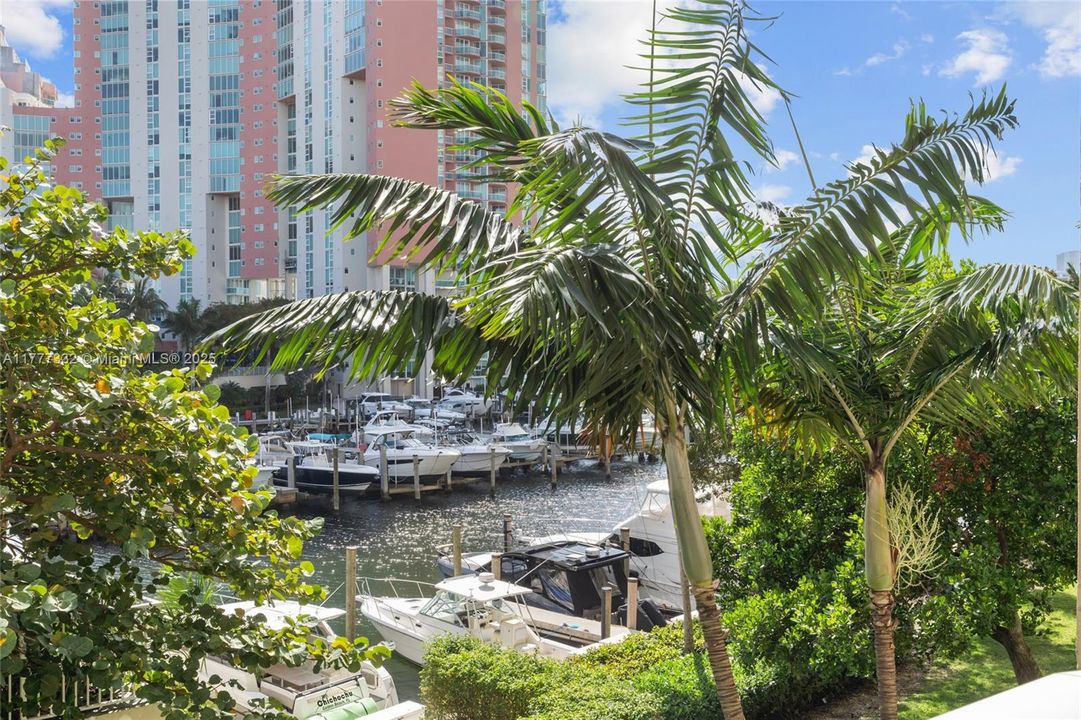 Recently Sold: $567,000 (2 beds, 3 baths, 1750 Square Feet)