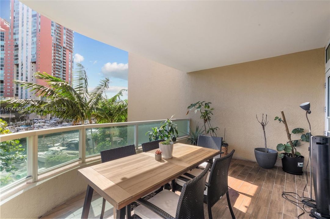 Recently Sold: $567,000 (2 beds, 3 baths, 1750 Square Feet)