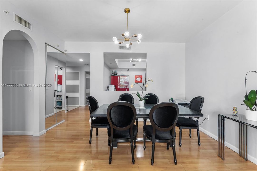 Recently Sold: $567,000 (2 beds, 3 baths, 1750 Square Feet)