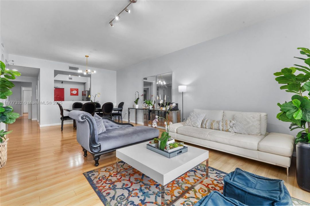 Recently Sold: $567,000 (2 beds, 3 baths, 1750 Square Feet)