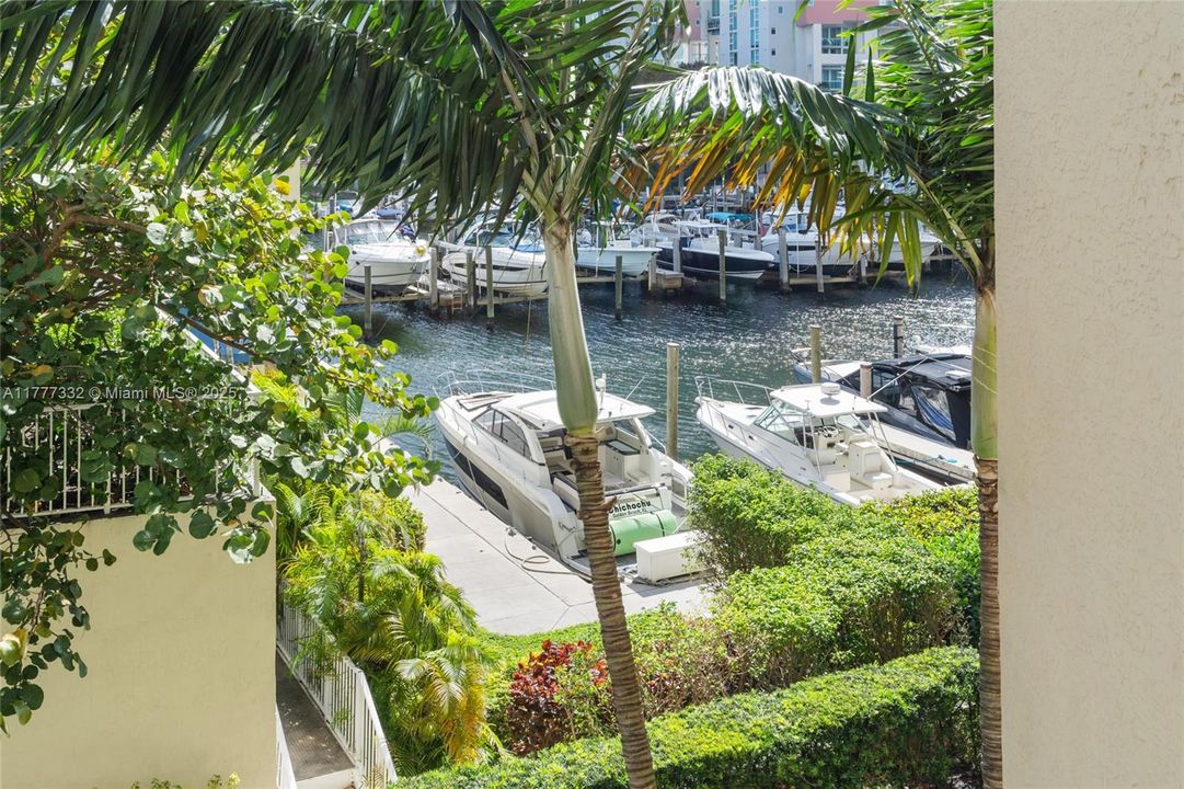 Recently Sold: $567,000 (2 beds, 3 baths, 1750 Square Feet)