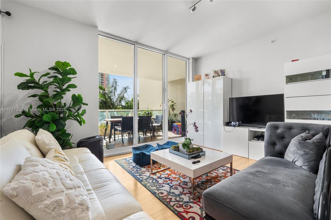 Recently Sold: $567,000 (2 beds, 3 baths, 1750 Square Feet)