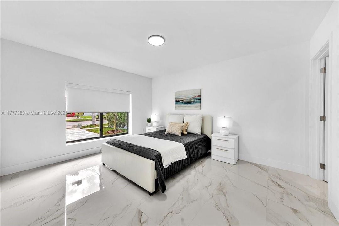 最近售出: $1,600,000 (5 贝兹, 3 浴室, 2070 平方英尺)