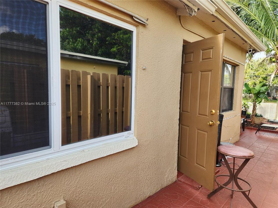 Recently Rented: $1,400 (1 beds, 1 baths, 1843 Square Feet)