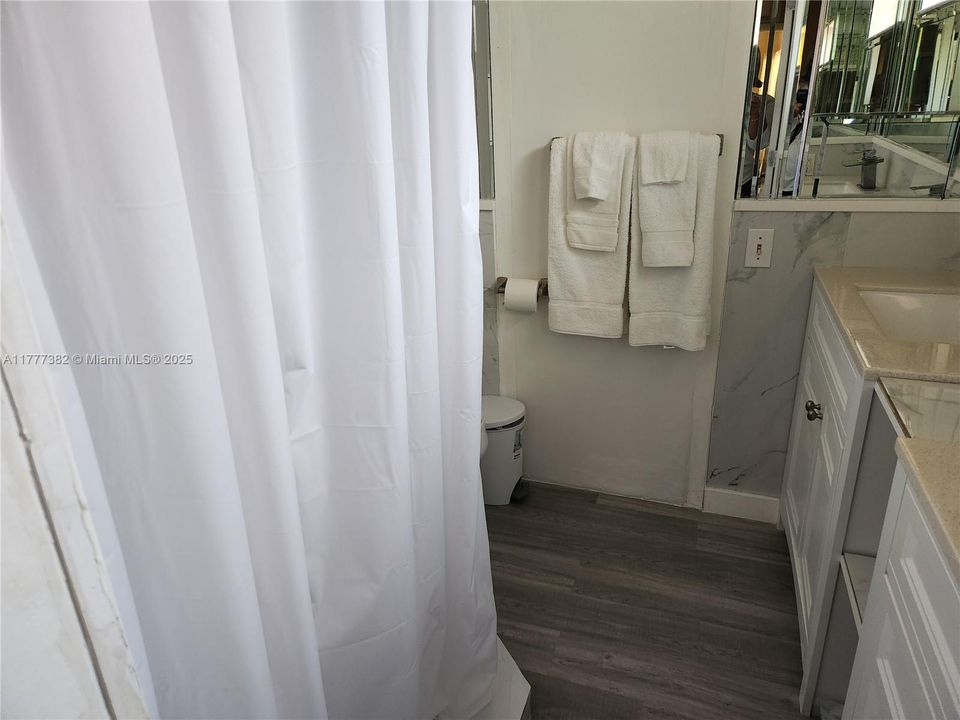 Recently Rented: $1,400 (1 beds, 1 baths, 1843 Square Feet)