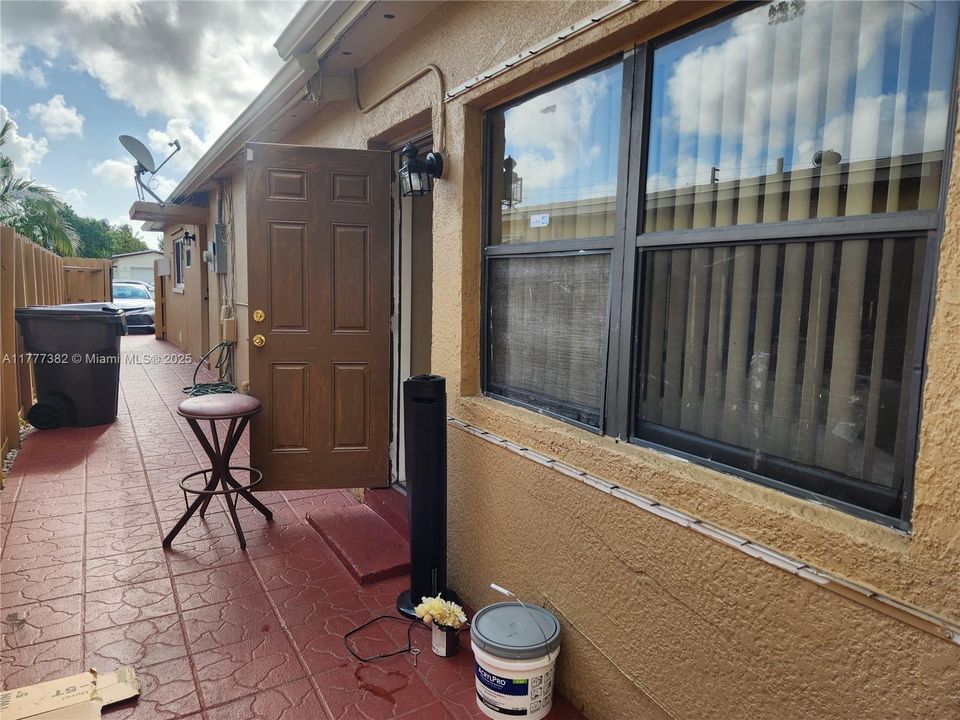 Recently Rented: $1,400 (1 beds, 1 baths, 1843 Square Feet)