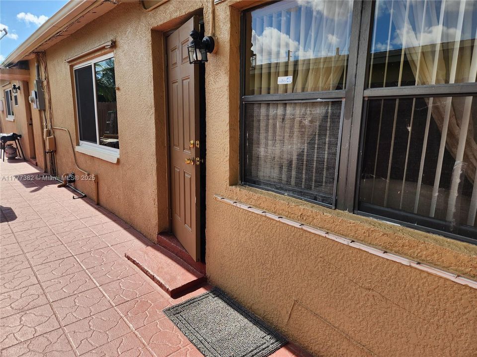 Recently Rented: $1,400 (1 beds, 1 baths, 1843 Square Feet)