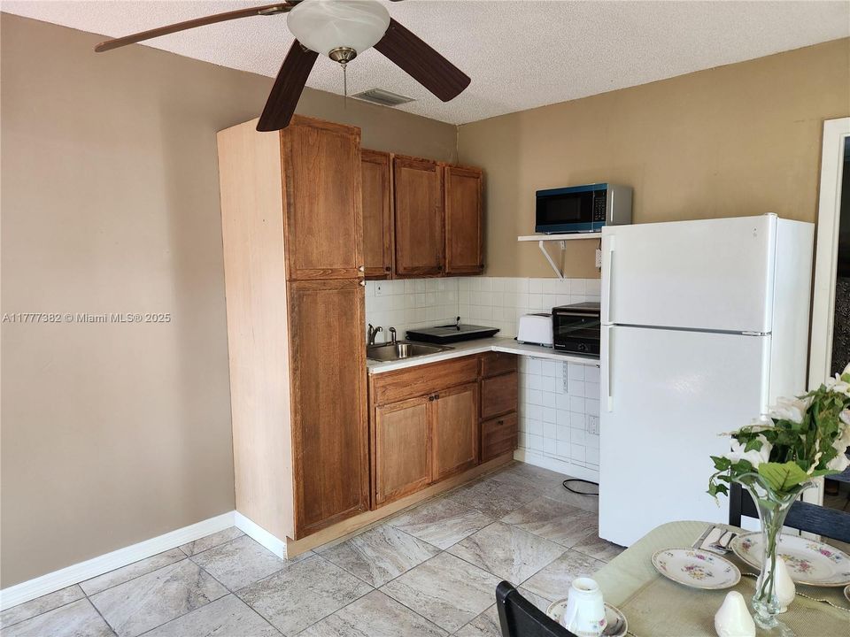Recently Rented: $1,400 (1 beds, 1 baths, 1843 Square Feet)