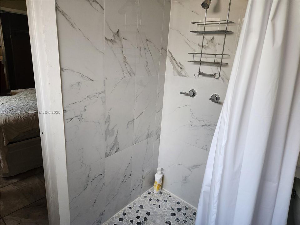 Recently Rented: $1,400 (1 beds, 1 baths, 1843 Square Feet)