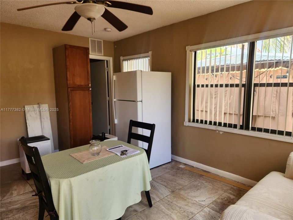 Recently Rented: $1,400 (1 beds, 1 baths, 1843 Square Feet)