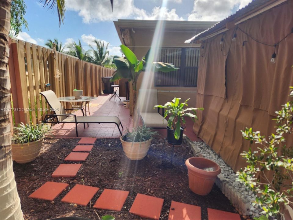 Recently Rented: $1,400 (1 beds, 1 baths, 1843 Square Feet)