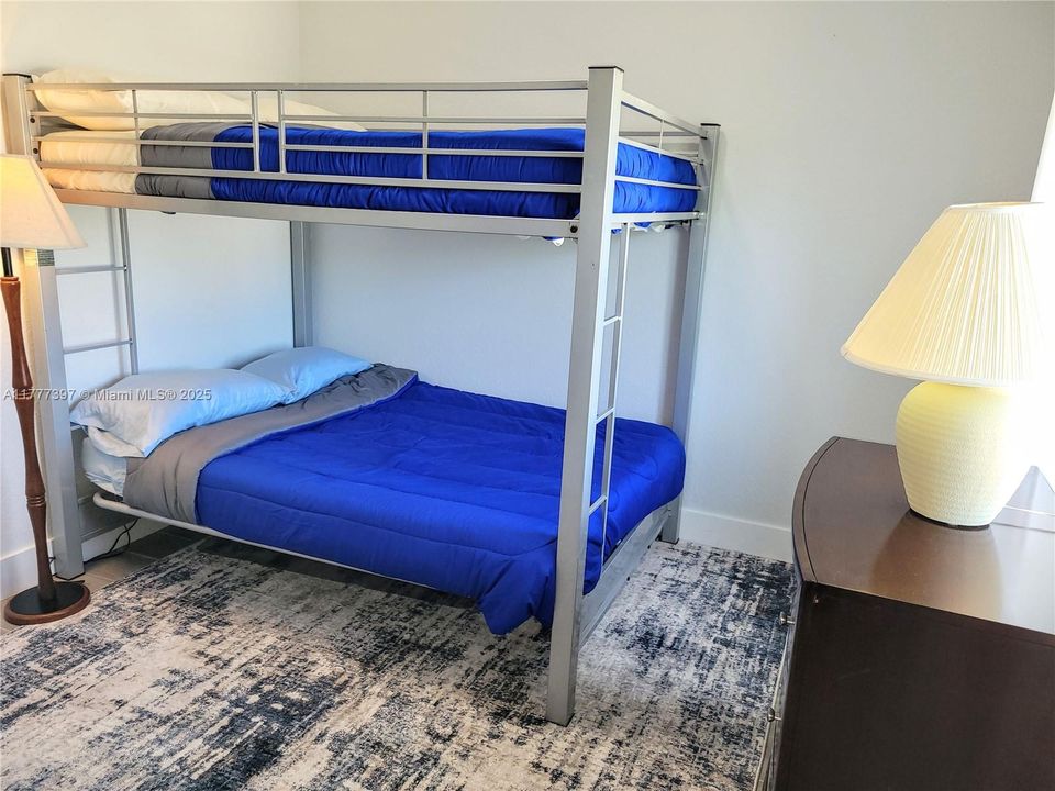 Recently Rented: $3,950 (3 beds, 2 baths, 1414 Square Feet)