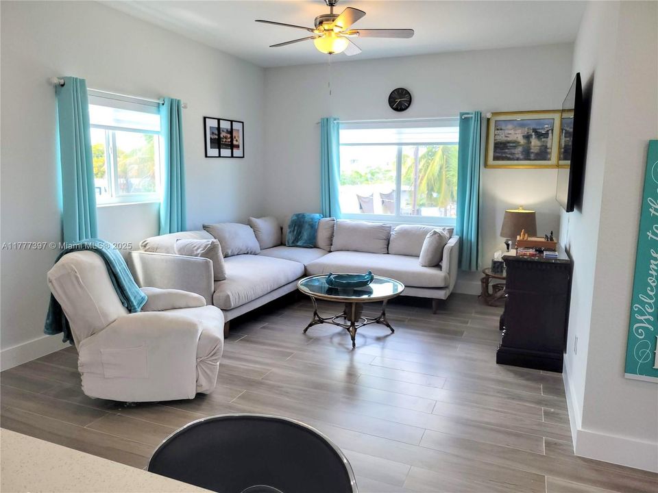 Recently Rented: $3,950 (3 beds, 2 baths, 1414 Square Feet)