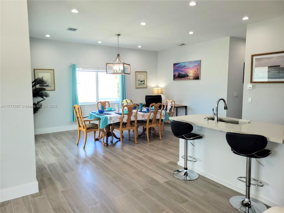 Recently Rented: $3,950 (3 beds, 2 baths, 1414 Square Feet)