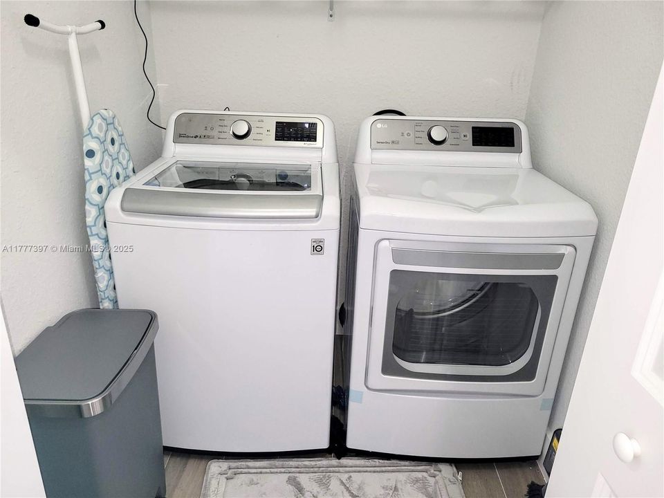 Recently Rented: $3,950 (3 beds, 2 baths, 1414 Square Feet)