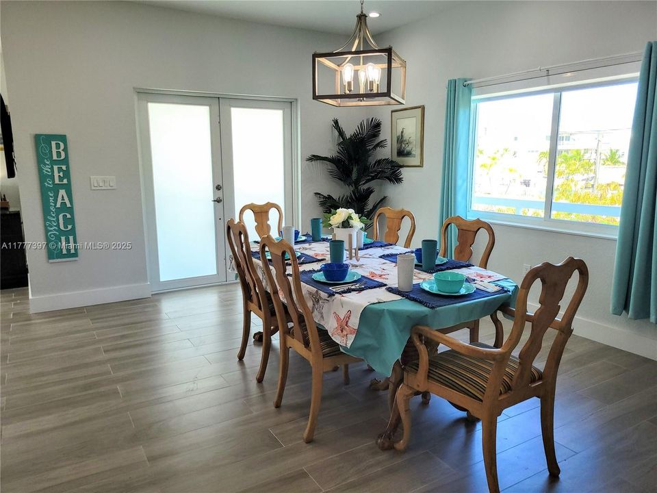 Recently Rented: $3,950 (3 beds, 2 baths, 1414 Square Feet)