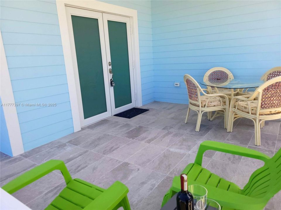 Recently Rented: $3,950 (3 beds, 2 baths, 1414 Square Feet)