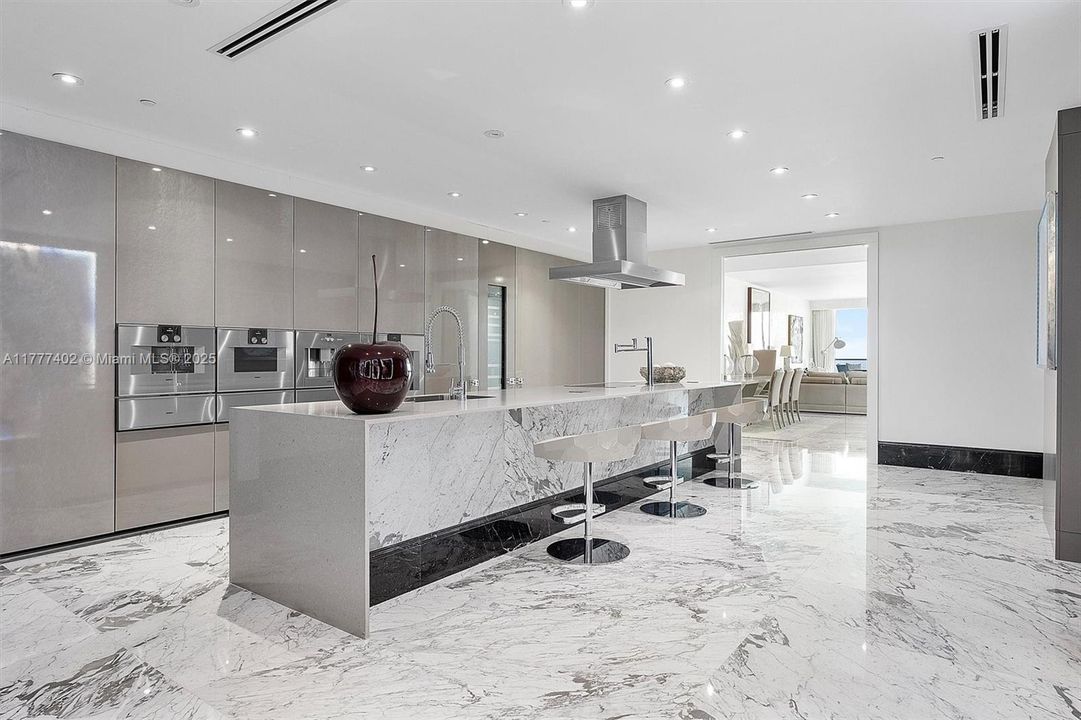 En Venta: $10,900,000 (3 camas, 4 baños, 3273 Pies cuadrados)