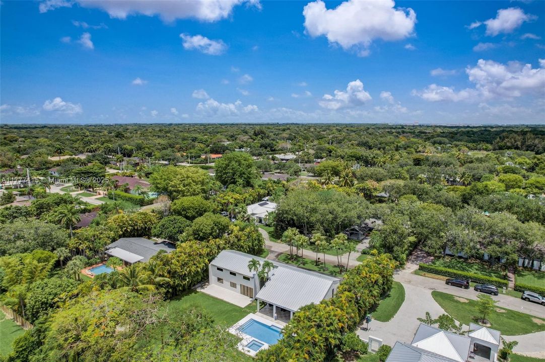 最近售出: $1,849,999 (3 贝兹, 3 浴室, 3542 平方英尺)