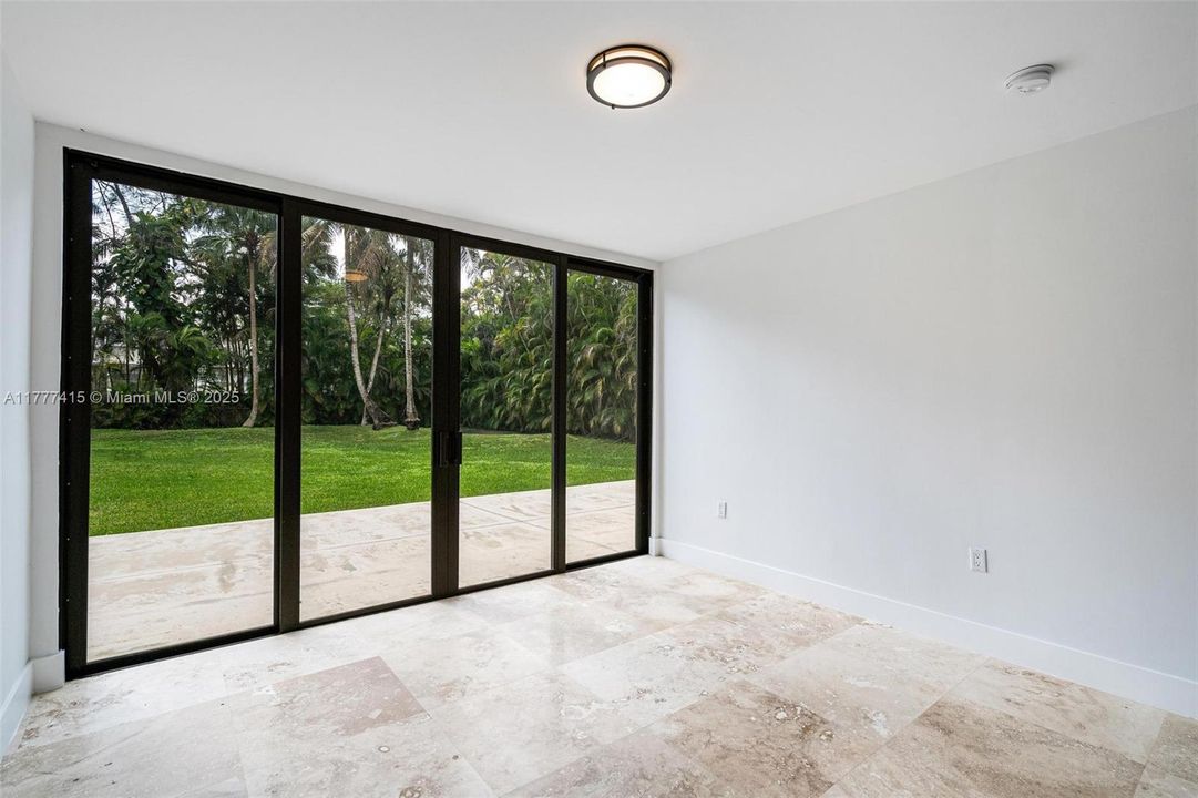 最近售出: $1,849,999 (3 贝兹, 3 浴室, 3542 平方英尺)