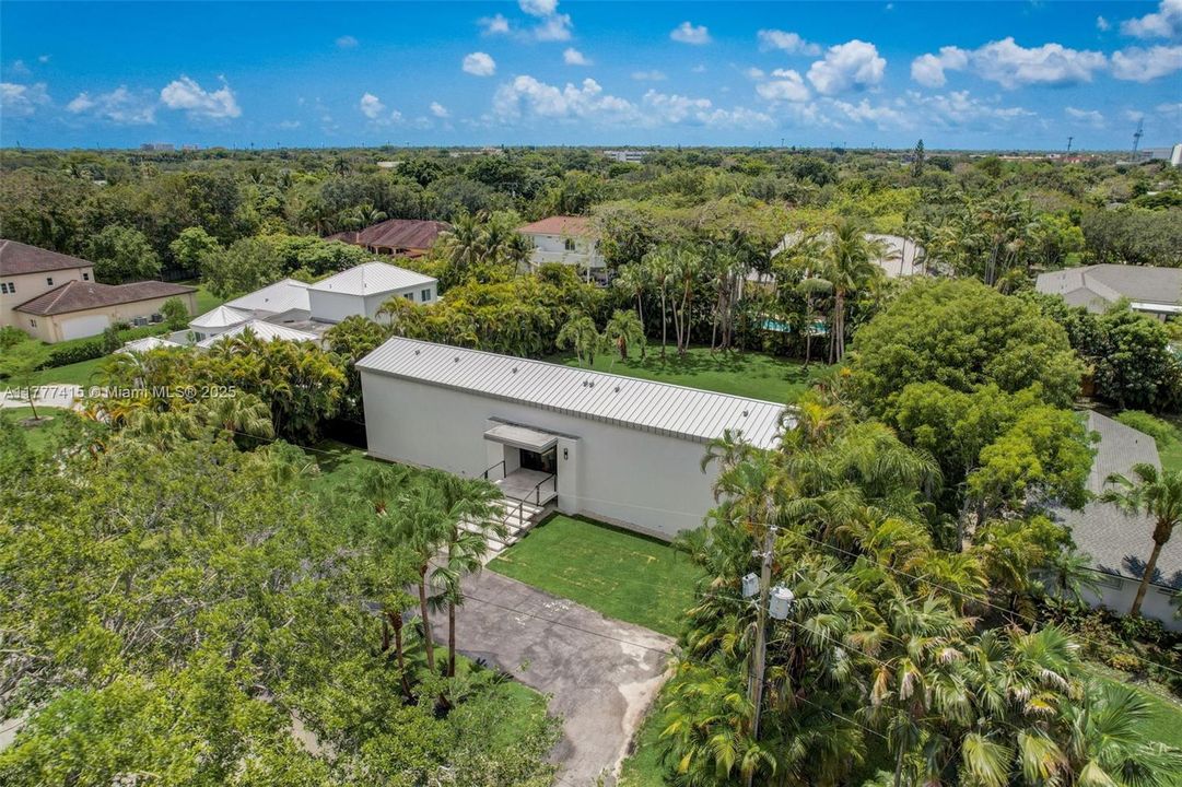 最近售出: $1,849,999 (3 贝兹, 3 浴室, 3542 平方英尺)