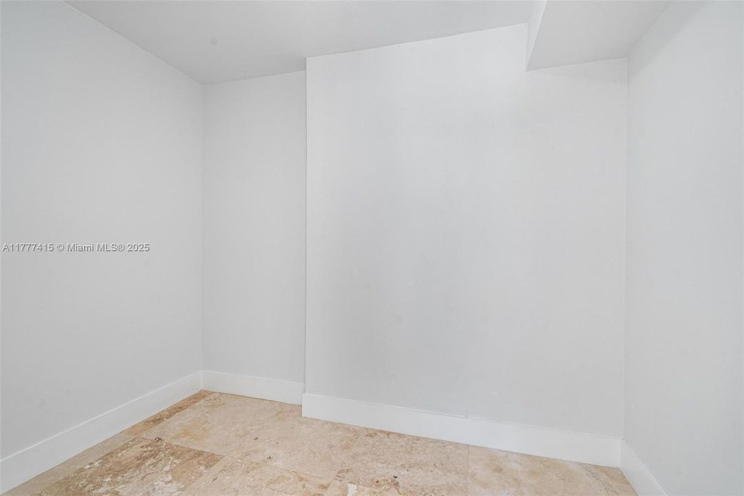 最近售出: $1,849,999 (3 贝兹, 3 浴室, 3542 平方英尺)