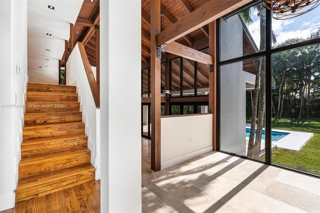 最近售出: $1,849,999 (3 贝兹, 3 浴室, 3542 平方英尺)