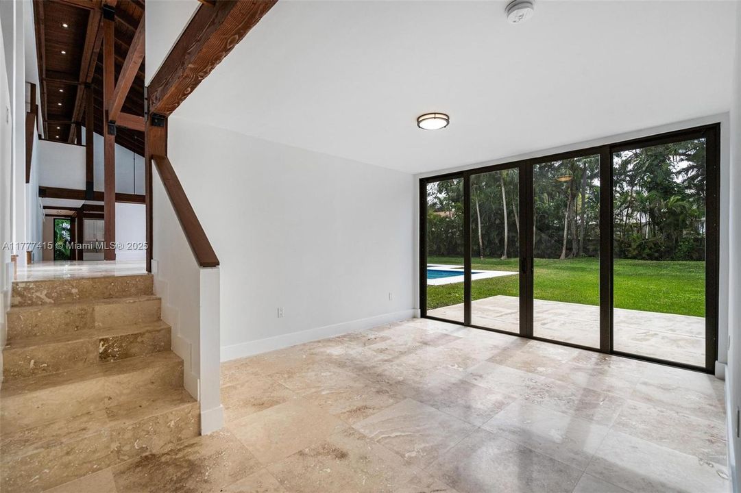 最近售出: $1,849,999 (3 贝兹, 3 浴室, 3542 平方英尺)