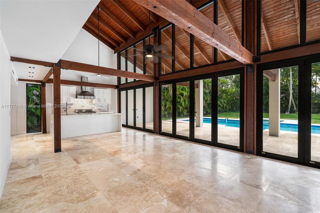 最近售出: $1,849,999 (3 贝兹, 3 浴室, 3542 平方英尺)