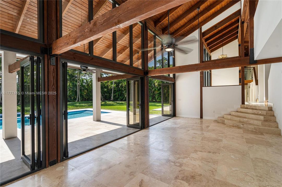 最近售出: $1,849,999 (3 贝兹, 3 浴室, 3542 平方英尺)