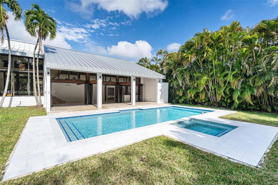 最近售出: $1,849,999 (3 贝兹, 3 浴室, 3542 平方英尺)