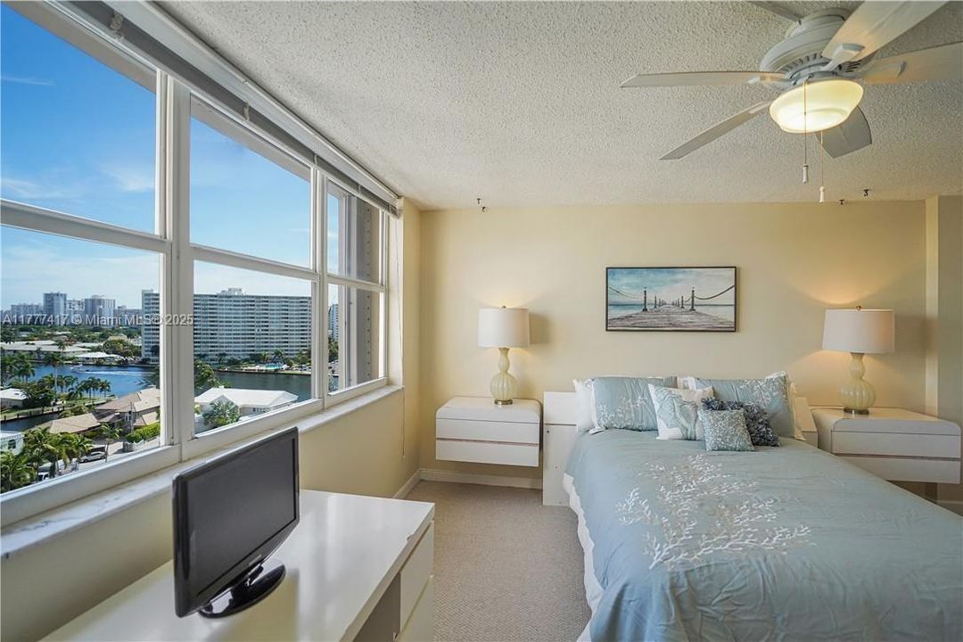 На продажу: $425,000 (2 спален, 1 ванн, 1250 Квадратных фут)