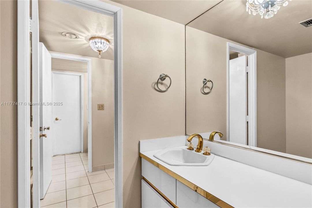 На продажу: $425,000 (2 спален, 1 ванн, 1250 Квадратных фут)