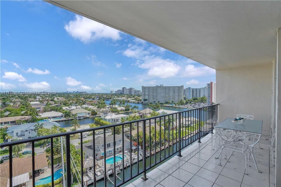 На продажу: $425,000 (2 спален, 1 ванн, 1250 Квадратных фут)