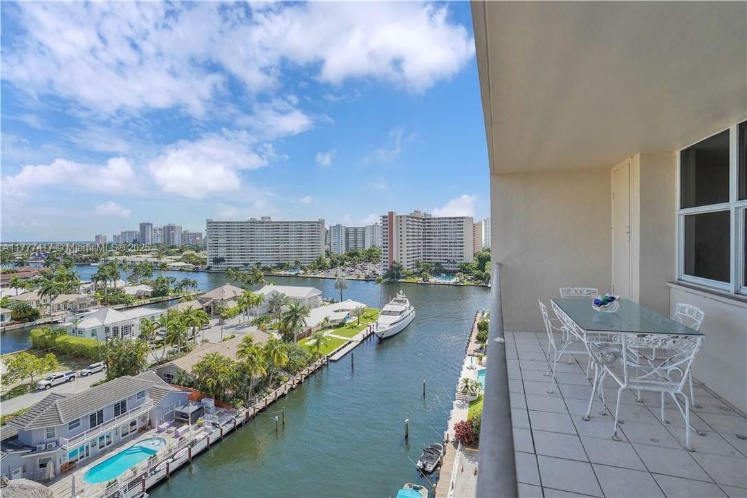 На продажу: $425,000 (2 спален, 1 ванн, 1250 Квадратных фут)