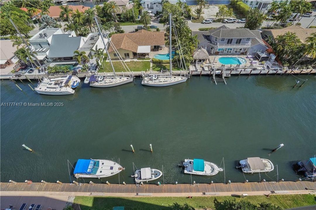 На продажу: $425,000 (2 спален, 1 ванн, 1250 Квадратных фут)