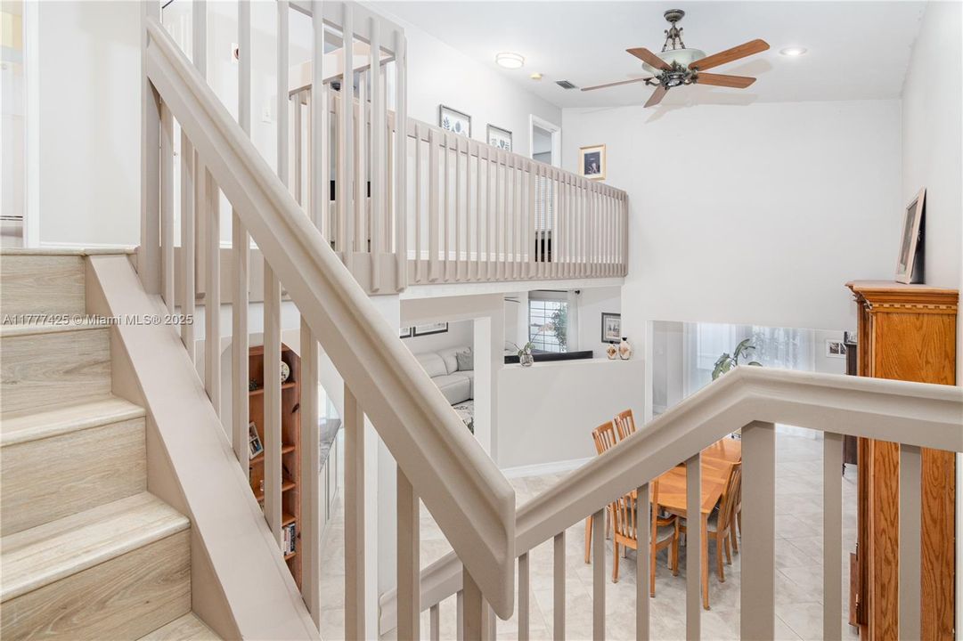 Под контрактом: $750,000 (4 спален, 2 ванн, 2230 Квадратных фут)