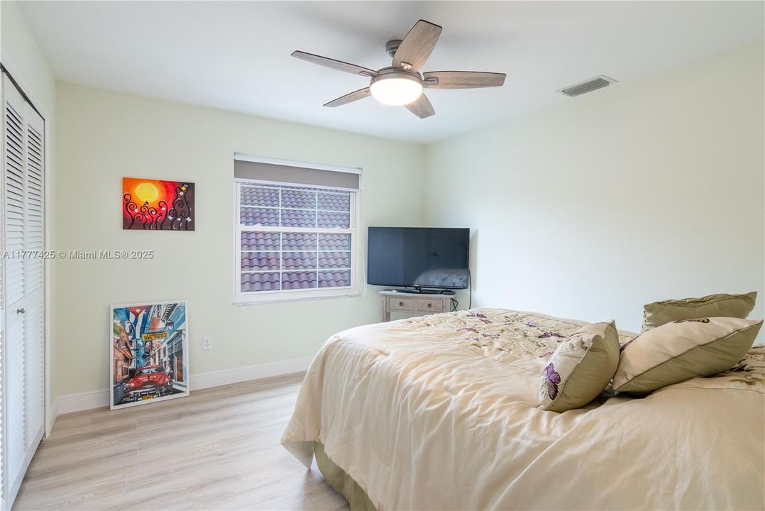 Под контрактом: $750,000 (4 спален, 2 ванн, 2230 Квадратных фут)