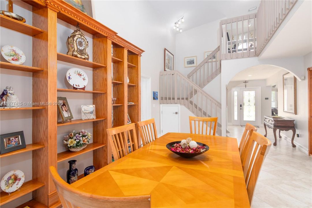 Под контрактом: $750,000 (4 спален, 2 ванн, 2230 Квадратных фут)