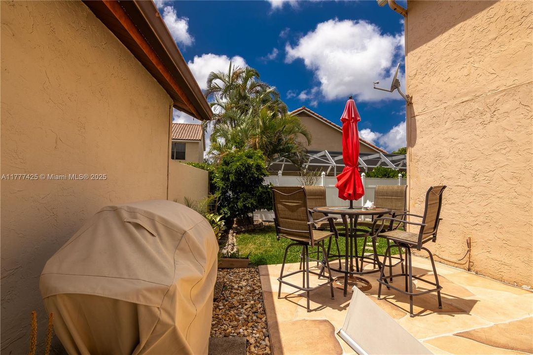 Под контрактом: $750,000 (4 спален, 2 ванн, 2230 Квадратных фут)