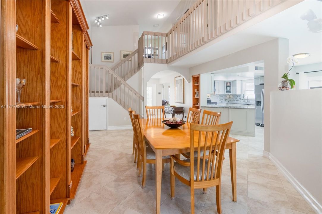 Под контрактом: $750,000 (4 спален, 2 ванн, 2230 Квадратных фут)