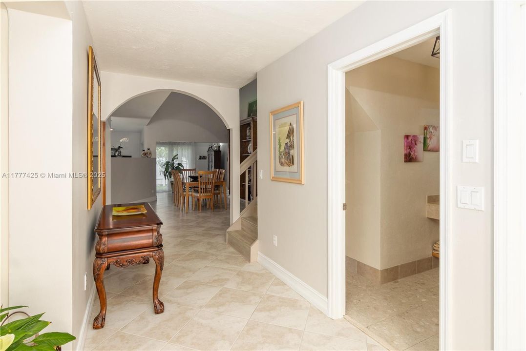 Под контрактом: $750,000 (4 спален, 2 ванн, 2230 Квадратных фут)