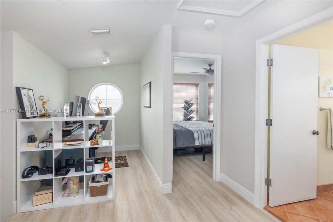 Под контрактом: $750,000 (4 спален, 2 ванн, 2230 Квадратных фут)