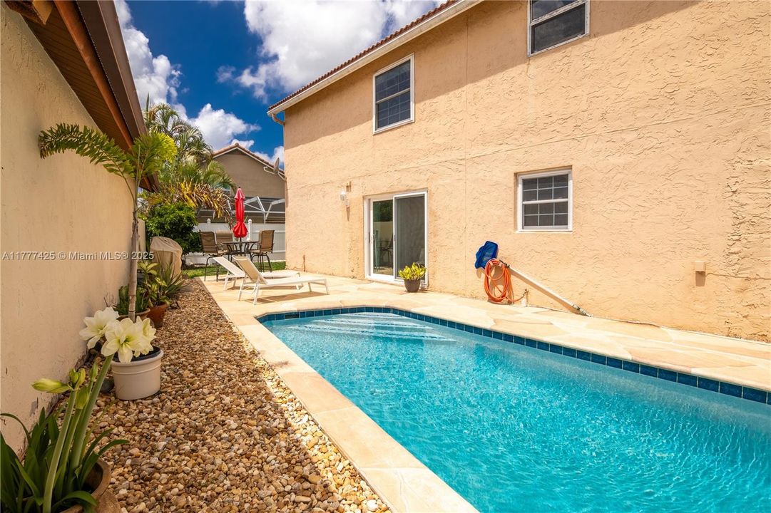 Под контрактом: $750,000 (4 спален, 2 ванн, 2230 Квадратных фут)