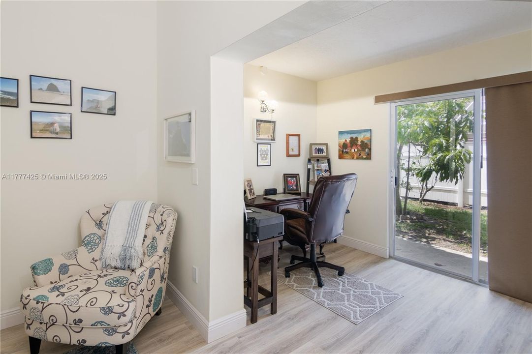 Под контрактом: $750,000 (4 спален, 2 ванн, 2230 Квадратных фут)