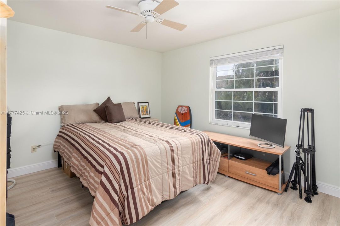 Под контрактом: $750,000 (4 спален, 2 ванн, 2230 Квадратных фут)