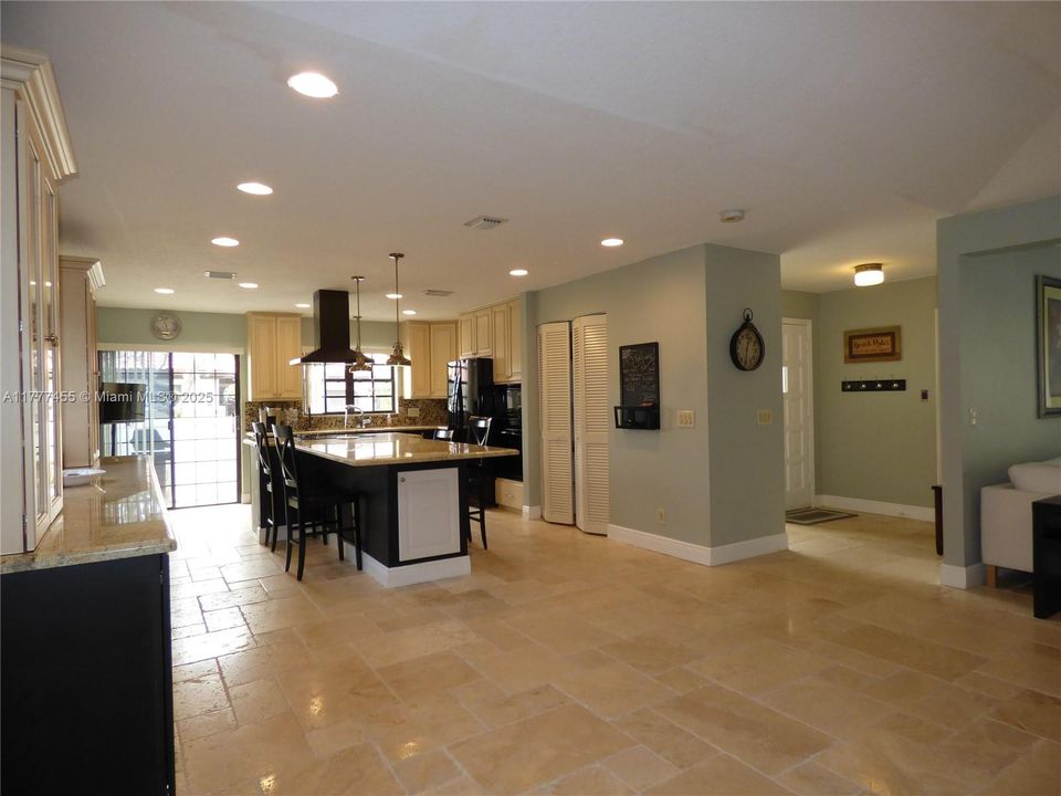 合同活跃: $5,000 (2 贝兹, 2 浴室, 1578 平方英尺)