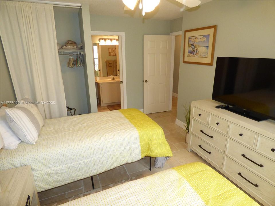 合同活跃: $5,000 (2 贝兹, 2 浴室, 1578 平方英尺)